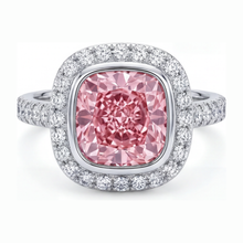 Afbeelding in Gallery-weergave laden, Roze diamanten ring 6 karaat labgekweekt kussenslijpsel halo pavé 14k witgoud