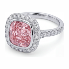 Afbeelding in Gallery-weergave laden, Roze diamanten ring 6 karaat labgekweekt kussenslijpsel halo pavé 14k witgoud