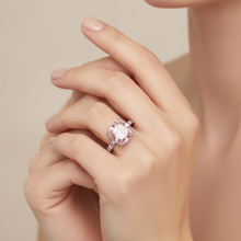 Afbeelding in Gallery-weergave laden, Roze diamanten ring 6 karaat labgekweekt kussenslijpsel pavé 14K witgoud