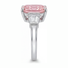 Afbeelding in Gallery-weergave laden, Roze diamanten ring 6 karaat labgekweekt radiant drie stenen kathedraalzetting 14k witgoud