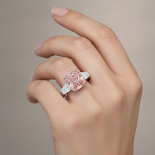 Afbeelding in Gallery-weergave laden, Roze diamanten ring 6 karaat labgekweekt radiant drie stenen kathedraalzetting 14k witgoud