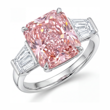 Afbeelding in Gallery-weergave laden, Roze diamanten ring 6 karaat labgekweekt radiant drie stenen kathedraalzetting 14k witgoud