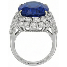 Afbeelding in Gallery-weergave laden, Ring met 7 Ct Ovale Sri Lanka Kleur Blauwe Saffier en IGI GECERTIFICEERDE Diamanten Witgoud 14K