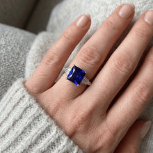 Afbeelding in Gallery-weergave laden, Baguette uit de aarde gewonnen diamanten ring & Princess Ceylonese saffier edelsteen 5.50 karaat