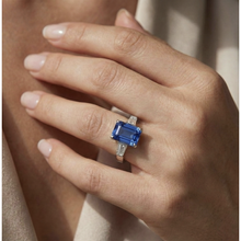 Afbeelding in Gallery-weergave laden, Baguette Diamond Three Stone Emerald Ceylon Sapphire Ring 3.50 karaat