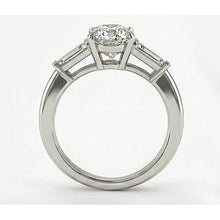 Afbeelding in Gallery-weergave laden, Diamant Drie-Steen Ring 3 karaat 14K Witgoud – zijaanzicht