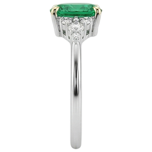 Afbeelding in Gallery-weergave laden, Fijne Smaragd Sieraadsteen Ring 2 karaat Bicolor 14K Goud – bovenaanzicht