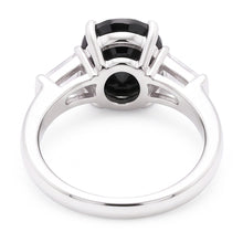 Afbeelding in Gallery-weergave laden, 14k Witgouden ring met zwarte diamant 3,6 karaat natuurlijk ovaal baguette drie stenen