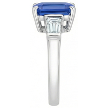 Afbeelding in Gallery-weergave laden, Blauwe saffier 3 stenen smaragd vormige & baguette ring 3,50 karaat