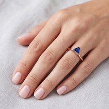 Afbeelding in Gallery-weergave laden, Blauwe saffier edelsteen biljoen ring 14K Rose Gold 1 karaat sieraden