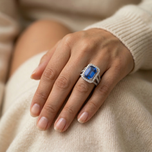 Afbeelding in Gallery-weergave laden, Blauwe Saffier IGI GECERTIFICEERDE Diamanten Halo Verlovingsring 6.50 Karaat Goud 14K