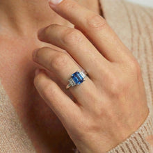 Afbeelding in Gallery-weergave laden, Ceylon Sapphire Ring met 3 stenen Stralende en smaragdgroene Natuurlijke echte diamant ( niet in het laboratorium gekweekt )en 2,50 karaat