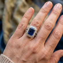 Afbeelding in Gallery-weergave laden, Nieuwe Ring met Natuurlijke uit de aarde gewonnen Ceylon Blauwe Saffier, Diamanten en Edelstenen, Totaal 5.36 Karaat