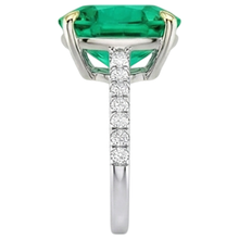 Afbeelding in Gallery-weergave laden, Smaragd Cushion Edelsteen Ring in 14 Karaat Tweekleurig Goud – profielaanzicht