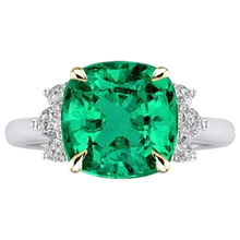 Afbeelding in Gallery-weergave laden, Smaragd Cushion Edelsteen Ring in Tweekleurig 14K Goud – vooraanzicht