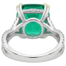 Afbeelding in Gallery-weergave laden, Smaragd Cushion Slijpvorm Edelsteen Ring in Bicolor 14K Goud – achteraanzicht