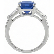 Afbeelding in Gallery-weergave laden, Dames Goud 3 Steen Smaragd Blauwe Saffier & Baguette Ring 3.50 Karaat