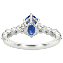 Afbeelding in Gallery-weergave laden, Natuurlijke uit de aarde gewonnen diamant & peervormige blauwe saffier verlovingsring met accenten 6.75 karaat