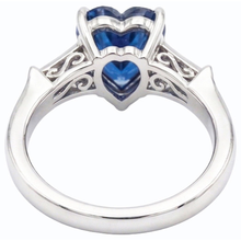 Afbeelding in Gallery-weergave laden, Diamanten jubileum hart Sri Lankaanse saffier ring 5 steen 1,75 karaat