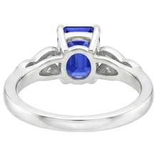 Afbeelding in Gallery-weergave laden, Diamanten ring met 3 stenen smaragd blauwe saffier vintage stijl 3,25 karaat