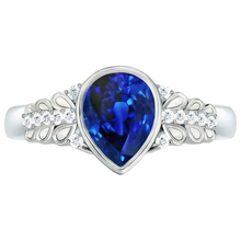 Afbeelding in Gallery-weergave laden, Nieuwe uit de aarde gewonnen diamanten ring met kastzetting, peervormige blauwe saffier en accenten, 4.25 karaat