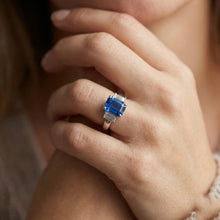 Afbeelding in Gallery-weergave laden, echte baguette saffier 1.50karaat ring op wit