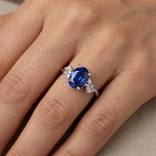 Afbeelding in Gallery-weergave laden, Diamanten Ring Ovale Blauwe Saffier Met Markiezin & Ronde Stenen 4 Karaat