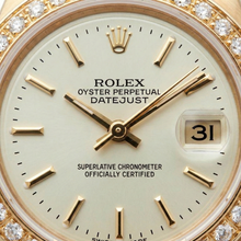Afbeelding in Gallery-weergave laden, Diamanten lunette Rolex Datumjust presidentieel stijl horloge Witte stok wijzerplaat