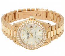 Afbeelding in Gallery-weergave laden, Diamanten lunette Rolex Datumjust presidentieel stijl horloge Witte stok wijzerplaat