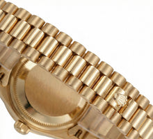 Afbeelding in Gallery-weergave laden, Diamanten lunette piramide Romeinse wijzerplaat Rolex Datumjust horloge voorzitter stijl geel goud