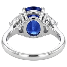 Afbeelding in Gallery-weergave laden, Drie Stenen uit de aarde gewonnen Diamant & Blauwe Saffier Verlovingsring 8 Karaat Goud 14K