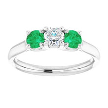 Afbeelding in Gallery-weergave laden, Drie stenen diamanten smaragd ring 2,40 karaat witgoud 14K