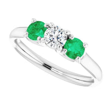 Afbeelding in Gallery-weergave laden, Drie stenen diamanten smaragd ring 2,40 karaat witgoud 14K
