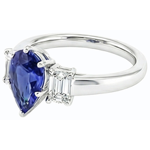 Afbeelding in Gallery-weergave laden, Drie stenen ring peer SriLanka saffier 2 karaat & smaragd Natuurlijke echte diamant ( niet in het laboratorium gekweekt )en