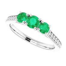 Afbeelding in Gallery-weergave laden, Drie stenen stijl diamant groene smaragd verlovingsring 1,10 karaat
