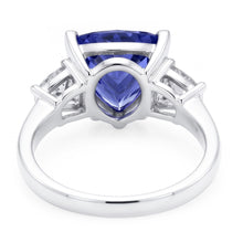 Afbeelding in Gallery-weergave laden, Driesteensring met trilliant geslepen blauwe, uit de aarde gewonnen diamant edelsteen, 6,5 karaat, witgoud 14K