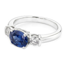 Afbeelding in Gallery-weergave laden, Driestenen Ring Ovaal en Rond Geslepen Ceylon Saffier & Natuurlijke uit de aarde gewonnen Diamant 5 Karaat Nieuw