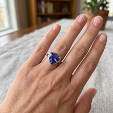 Afbeelding in Gallery-weergave laden, Echte Blauwe saffier Solitaire triljoen vormige ring bezel set 2 karaat