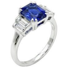 Afbeelding in Gallery-weergave laden, echte baguette diamant 3karaat ring vooraanzicht
