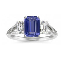 Afbeelding in Gallery-weergave laden, Emerald 3 stenen saffier ring met accenten gespleten schacht 3,50 karaat