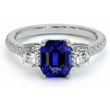 Afbeelding in Gallery-weergave laden, Natuurlijke Echte (Niet Labgekweekt) Smaragd Blauwe Saffier Drie Steens Stijl Ring met Accenten 7 Karaat Goud 14K