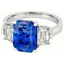 Afbeelding in Gallery-weergave laden, Emerald Diamond Anniversary Ring 3 karaat lichtblauwe saffier 3 steen