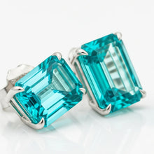 Afbeelding in Gallery-weergave laden, Emerald Paraiba oorbellen in witgoud