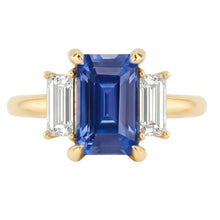 Afbeelding in Gallery-weergave laden, Engagement 3 steen blauwe saffier smaragd & stokbrood geslepen ring 3 karaat