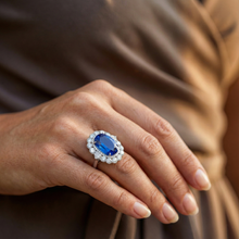 Afbeelding in Gallery-weergave laden, IGI GECERTIFICEERDE Enorme Victoriaanse Saffier Halo Ring