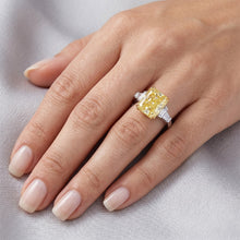 Afbeelding in Gallery-weergave laden, Fancy Gele Diamant Drie-Steen Ring – VVS 5 karaat Bicolor 14K