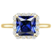Afbeelding in Gallery-weergave laden, Geelgouden Ring met uit de aarde gewonnen Diamanten Halo en Prinsesslijpsel Blauwe Saffier 6 Karaat