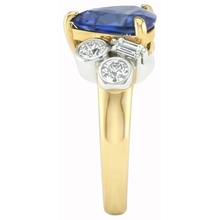 Afbeelding in Gallery-weergave laden, Geelgoud Trillion Geslepen Sri Lanka Saffier Natuurlijke uit de aarde gewonnen Diamanten 6.11 Ct. Ring