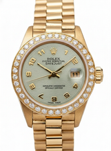 Afbeelding in Gallery-weergave laden, Geelgouden Rolex Datumjust voorzitter Stijl horloge met diamanten rand en Arabische wijzerplaat