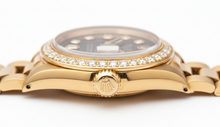 Afbeelding in Gallery-weergave laden, Geelgouden voorzitter Stijl Rolex Datumjust horloge rand diamanten wijzerplaat Zwart